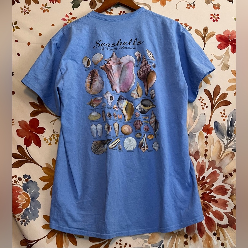 Gildan Ultra Cotton Women’s L Blue “Seashells of North America” Outer Banks Tee